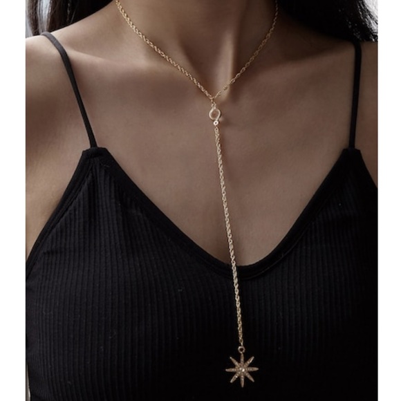 Jewelry - JUST IN‼️Rhinestone Engraved Star - Necklace